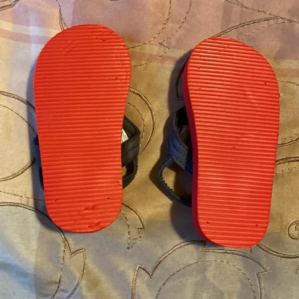 Carter’s toddler sandals size small (5-6)